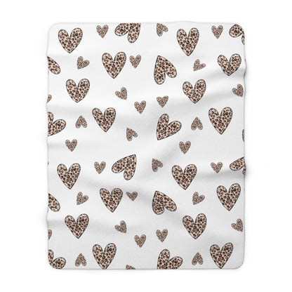 White Valentine’s sherpa fleece blanket with leopard heart pattern