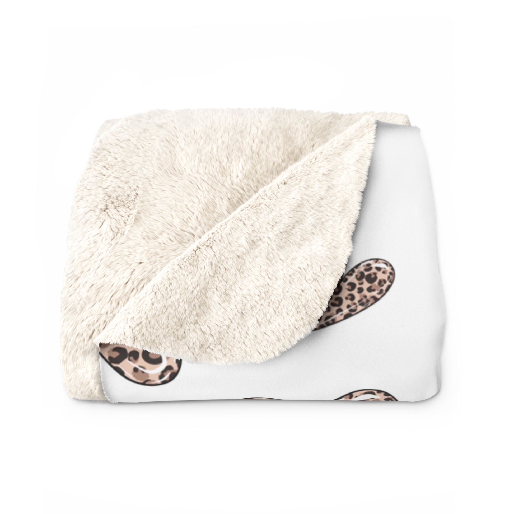 White Valentine’s sherpa fleece blanket with leopard heart pattern
