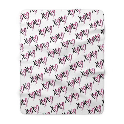 White XOXO Valentine’s sherpa fleece blanket cozy throw